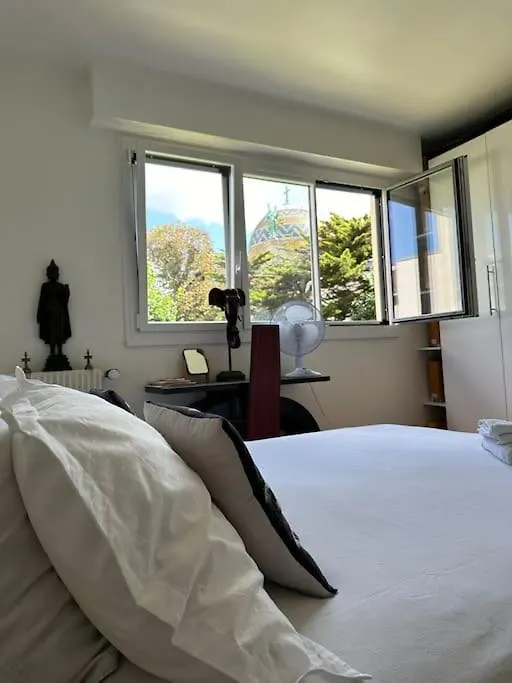 Private Bedrooms Near Eiffel Tower * Paris