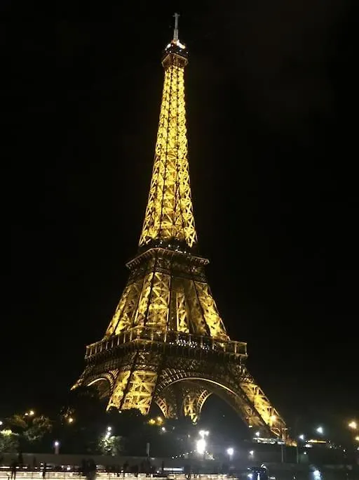 Private Bedrooms Near Eiffel Tower Homestay *