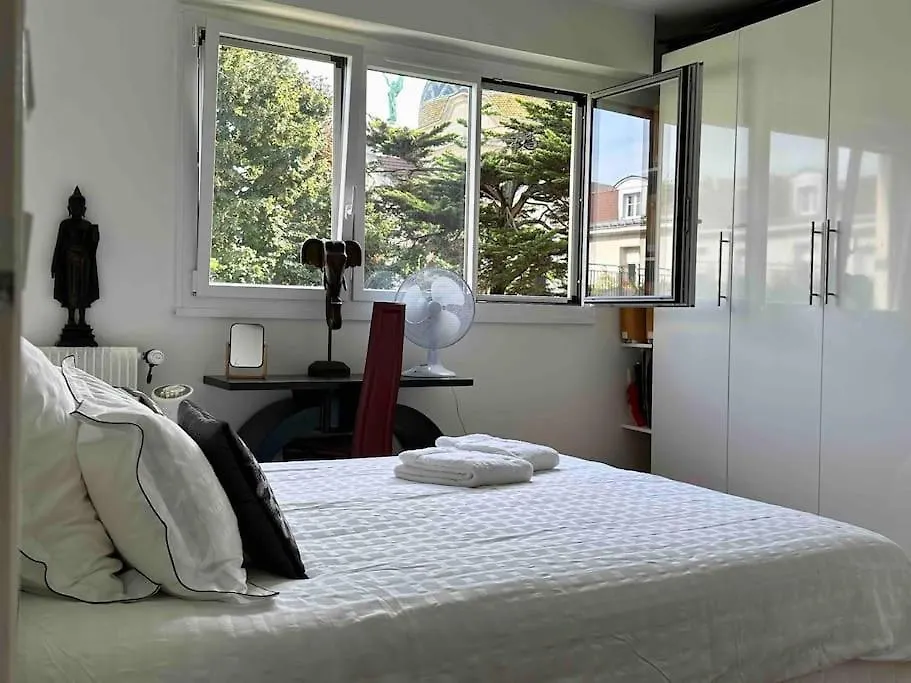 Private Bedrooms Near Eiffel Tower Paříž