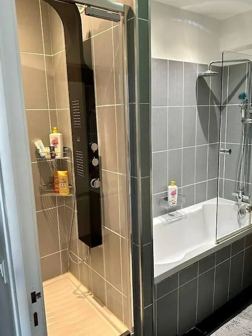 Ubytování v soukromí Private Bedrooms Near Eiffel Tower Paříž